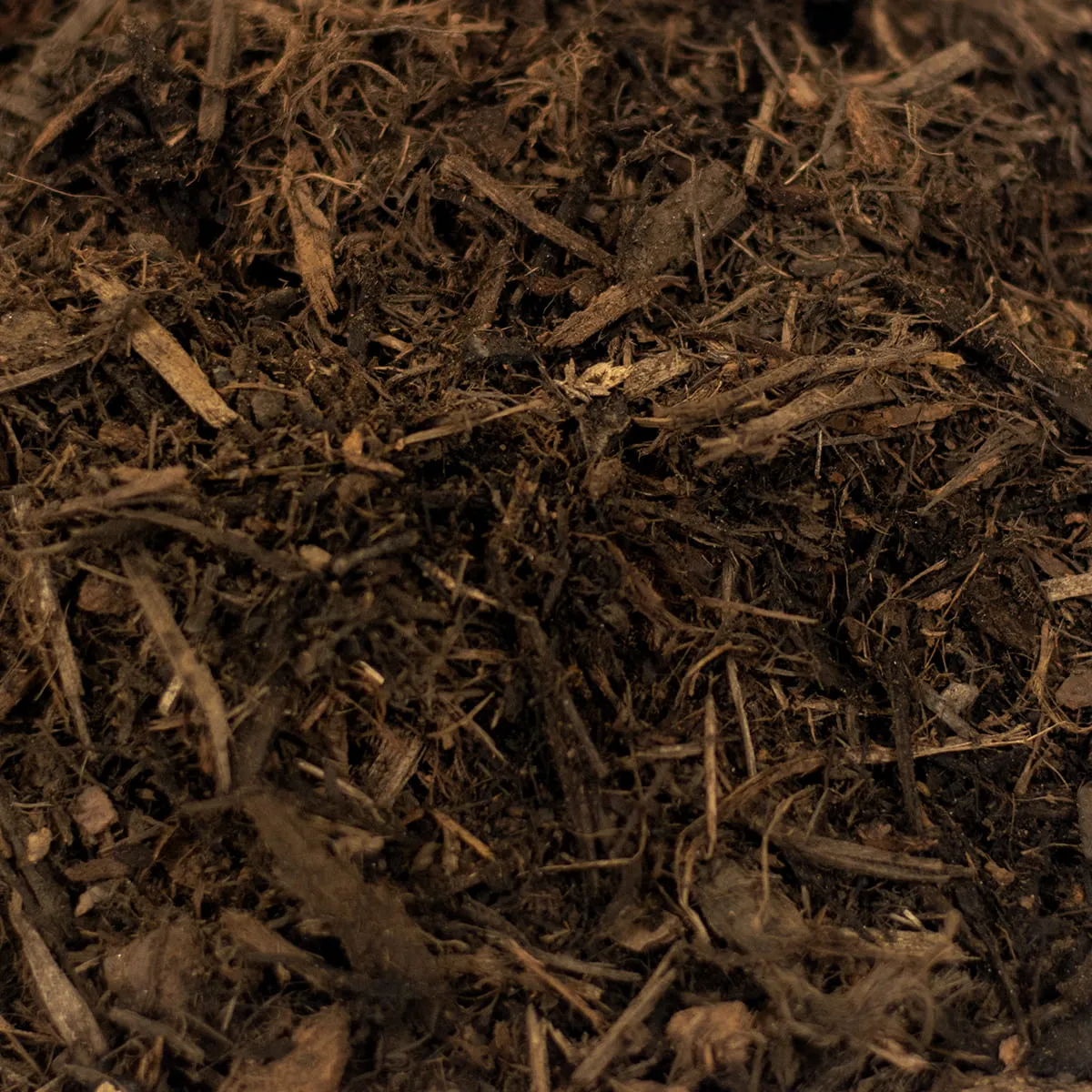 Shredded hardwood mulch for landscapes